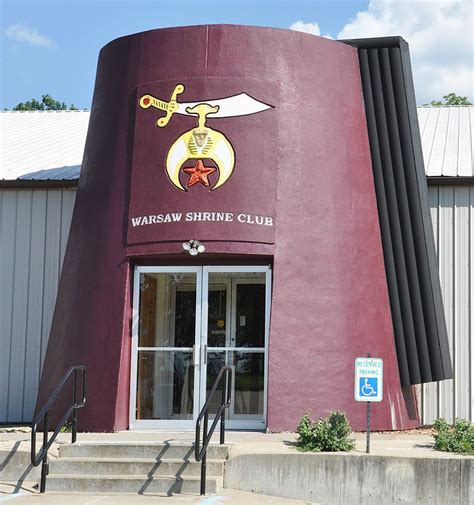 A Giant Fez For The Masonic Group Of Shriners In Warsaw Mo