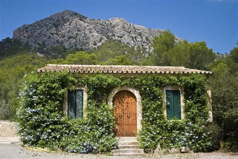 22 Beautiful Cottages You Wished You Lived In Spanish Style Homes