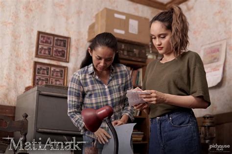 Sedari kecil saras tampak berbeda dibandingkan anak lain pada umumnya, saras adalah seorang anak indigo. Download Film MatiAnak (2019) WEBDL Full Movie - Gankbang Kuy