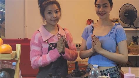 The Most Popular Tropical Fruit Smoothies Girls At Bangkok Night Market Thai Street Food Youtube