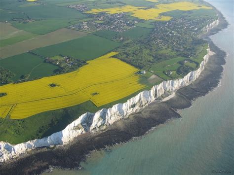 The chalk like façade consists of pure white calcium carbonate. Proud To Be British: The White Cliffs of Dover