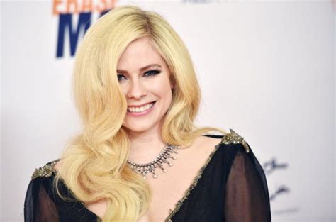 Avril Lavigne Lança Novo álbum Depois De 5 Anos O Dia Celebridades