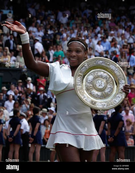2010 Wimbledon Womens Final Winner Serena Williamsusa Holds The