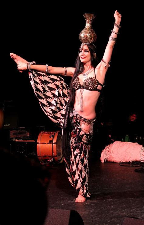 Pin By Cwelle On Tribal Fusion Belly Dancing Belly Dance Photoshoot Inspiration Dance Photo