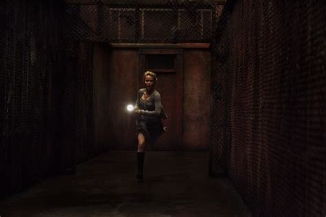 Radha Mitchell In Una Scena Di Silent Hill Diretto Da Christophe Gans