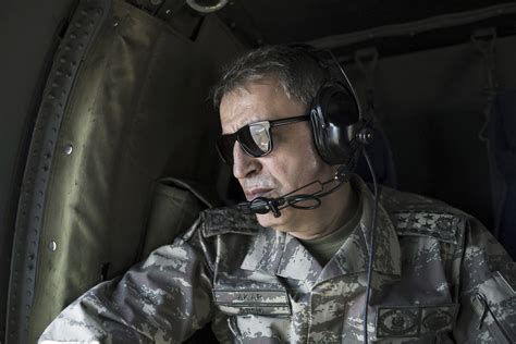 Toplam 5.286 hulusi akar haberi, videosu, fotoğrafı ve yazar yazısı yer almaktadır. Hulusi Akar nereli eşi ve çocukları kimdir?