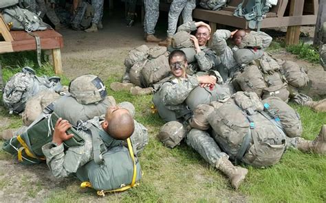 Two Women Make History By Passing Us Armys Elite Ranger School