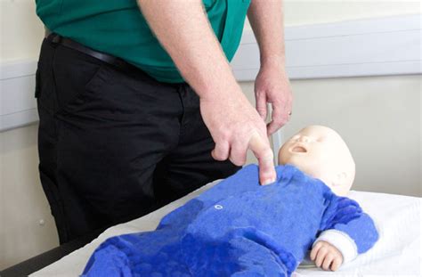Baby And Child Cpr How To Resuscitate A Baby Or Child