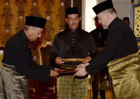 Pahang sultan is malaysia's new king. Anggota Keluarga Kerajaan Malaysia Pilih Sultan Abdullah ...