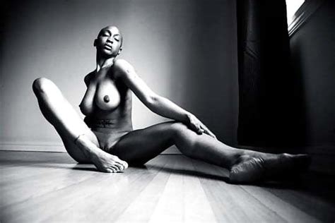 Kwentonza Nude Model ShesFreaky