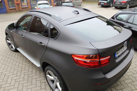 It is, after all, essentially the same vehicle, only with more space for cargo and passengers. BMW X6 IN SCHWARZ-BRAUN MATT METALLIC | Nato-Oliv.com