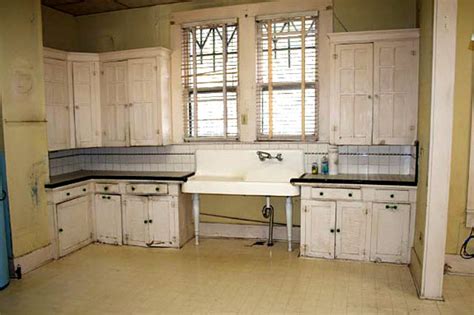 Shop our wide range of kitchen cabinets at warehouse prices from quality brands. SerialEnthusiast: A real-life kitchen!