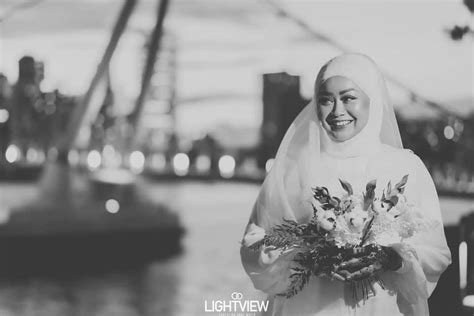 Check spelling or type a new query. Tetap teruskan sesi fotografi sendirian selepas pihak ...