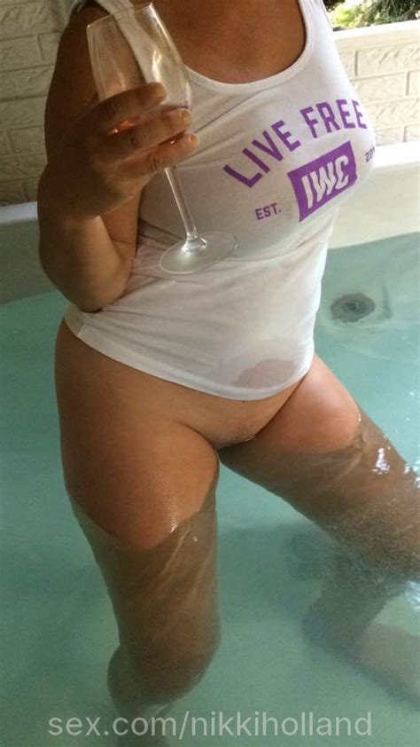 Nikki Holland Naughty Wet Tshirt Milf Jacuzzi Bigtits Pussy