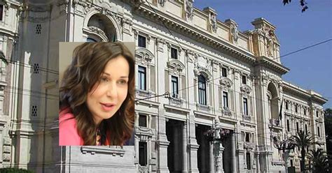 Giovanna Boda La Dirigente Del Miur Accusata Di Corruzione Si Getta