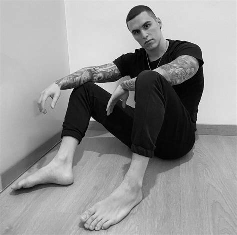 Ivanxet91 Shows Off His Tattoos And Bare Feet Male Feet Blog
