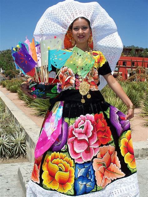 region del istmo de tehuantepec grupo etnico zapotecos traditional mexican dress mexican