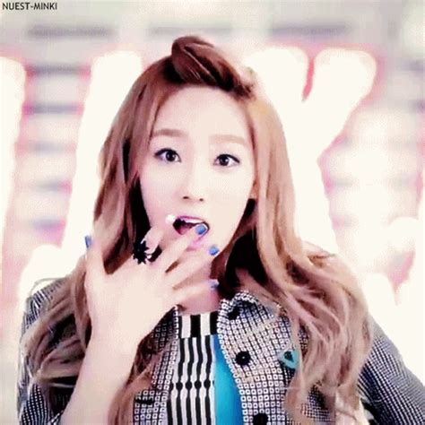 Taeyeon Twinkle S Find Share On Giphy