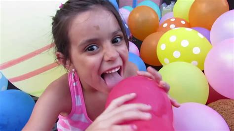 NiÑos Jugando Juegos Con Globos Para Niños 🎈saltando En Cama ElÁstica