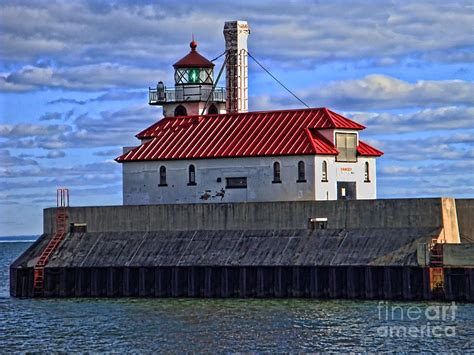 Superior And Duluth Harbor Lighthouse By Tommy Anderson Lighthouse