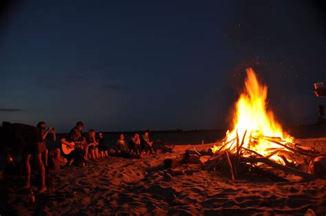Camp Fire On The Beach Strand English Summer Beach At Night Badass