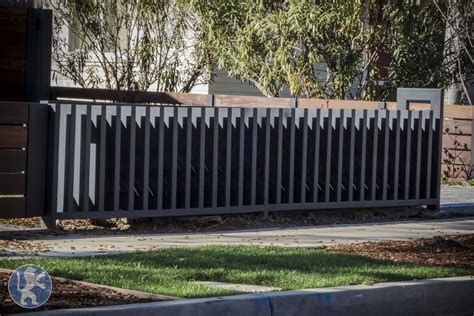 Modern Style Custom Vertical Iron Sliding Gate with Powder-coating