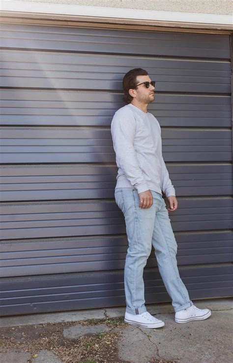 13 Modern And Stylish Outfits With Light Blue Jeans For Men 2024