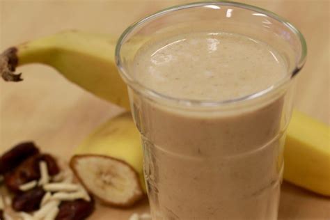 Adding ¼ cup of rolled oats to your smoothie will not only act as a thickener, it will also provide you with more dietary fiber. Banana Oatmeal Smoothie For Weight Gain Benefits / Pin On ...