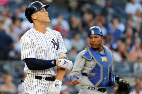 Aaron Judge exits with wrist injury; heading to hospital for MRI exam