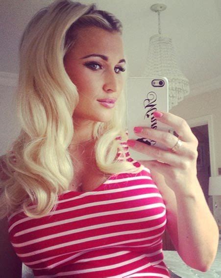 Billie Faiers Reveals New Hairstyle In Sexy Selfie As Her Due Date