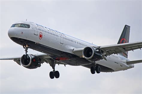 C-GIUB: Air Canada Airbus A321-200 (In Latest Livery)