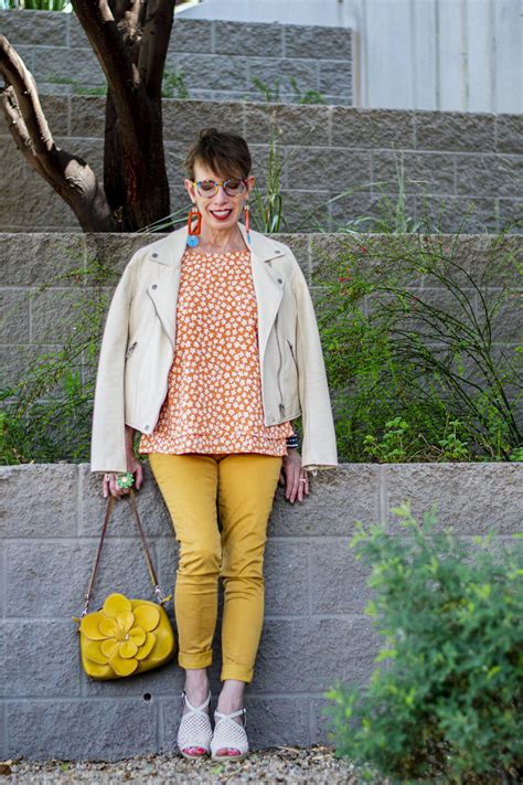 5 Colorful Ways To Wear Mustard Yellow Jeans For Fall