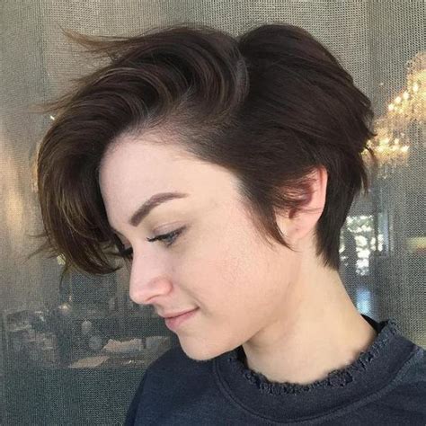 From short cuts to modern shags in a rainbow of hues, here are the 25 androgynous haircuts and styles we long locks paired with seriously edgy, short micro bangs. 35 Androgynous Gay and Lesbian Haircuts with Modern Edge