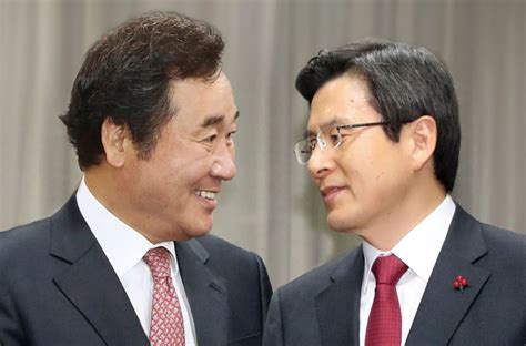 이낙연 국무총리 충칭 대한민국 임시정부 청사 방문. 이낙연, 황교안 제치고 대선주자 선호도 1위 - 시사저널