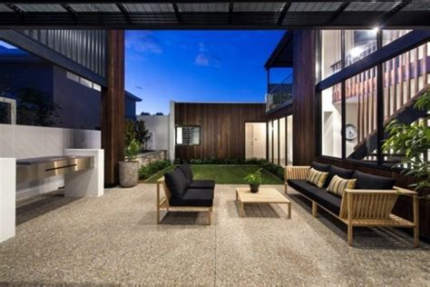 For example, most modern and contemporary houses have roof terraces and that's because they almost always have flat roofs. Modern terrace design - 100 images and creative ideas ...