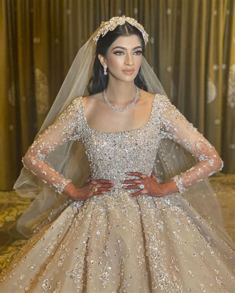 hanna s khan got divorced within a year she was india s first bride who donned elie saab s gown