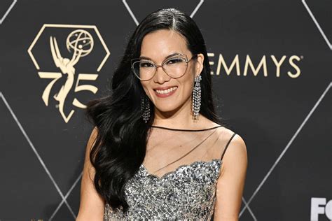 Sag Awards Ali Wong Sorprende A Todos Con Su Exótico Look