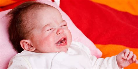 Cara menenangkan bayi menangis dalam islam. 5 Cara menenangkan bayi yang sedang menangis | merdeka.com