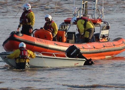 Burnham Rnli And Coastguards Rescue Out Of Control Speedboat