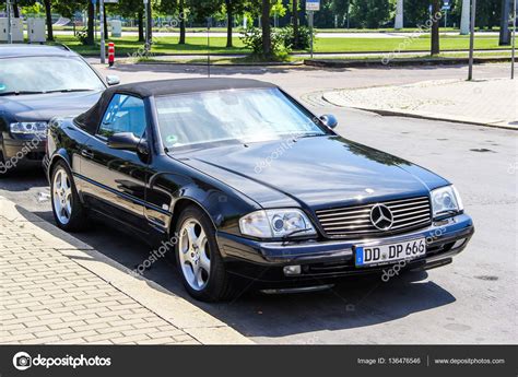 20 patents for solutions to various details went into. Mercedes-Benz R129 SL-class - Stock Editorial Photo ...
