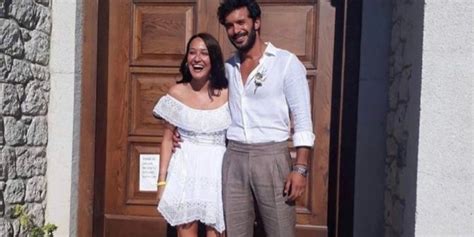 6 yıldır birlikte olan oyuncu çift barış arduç ve gupse özay, nikâh masasına oturdu. Barış Arduç ve Gupse Özay evlendi