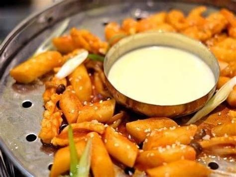 Tteokbokki rasanya lezat cocok untuk pecinta makanan pedas. Cara Membuat Tteokbokki Instan dengan Mudah