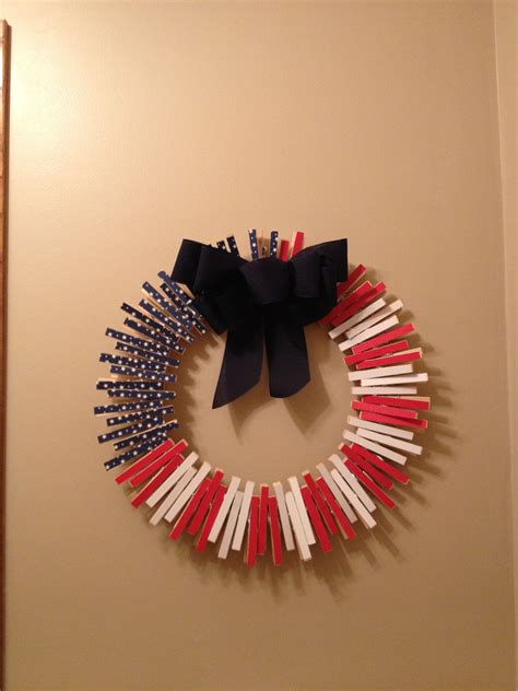 Patriotic Wreath Made From Clothes Pins Easy Wreaths How To Make