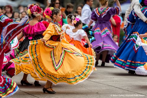 Hundreds Gather Downtown to Celebrate Mexican-American Culture