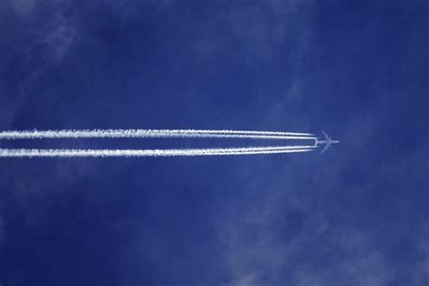¿por Qué Los Aviones Dejan Estelas Blancas En El Cielo Cómo