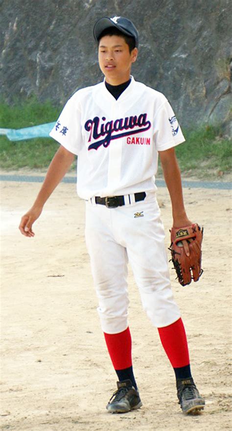 出身高校は 私立仁川学院高校 です。 高校1年生の時の佐藤選手の身長は177cm、体重は65kgでした。 今よりも体重は30キロほど軽く細身の体格でした。 阪神ドラフト1位・佐藤輝明の軌跡＜4＞ 高校2年で開始ウェート ...