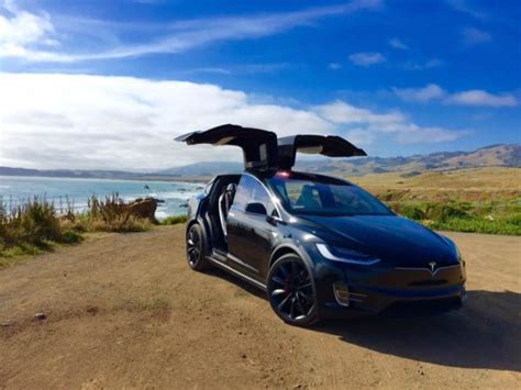 Tesla Improves Model X Falcon Wing Doors With Better Obstacle Detection