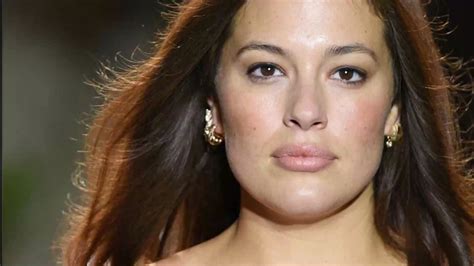 Ashley Graham Celebrates Womens Curves By Posting A Naked Selfie