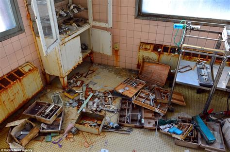 Haunting Pictures Show Japanese Hospitals Out Of Action For Decades Daily Mail Online
