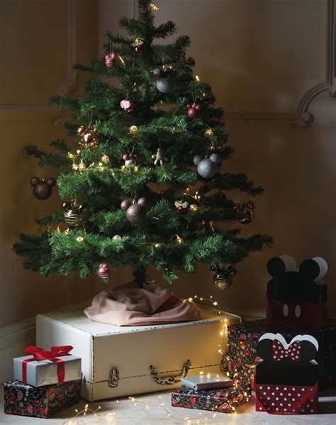 Disney Fans Delight At Primarks Characterful Disney Christmas Decorations